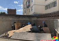 齊心清理亂堆亂放 合力創建文明城