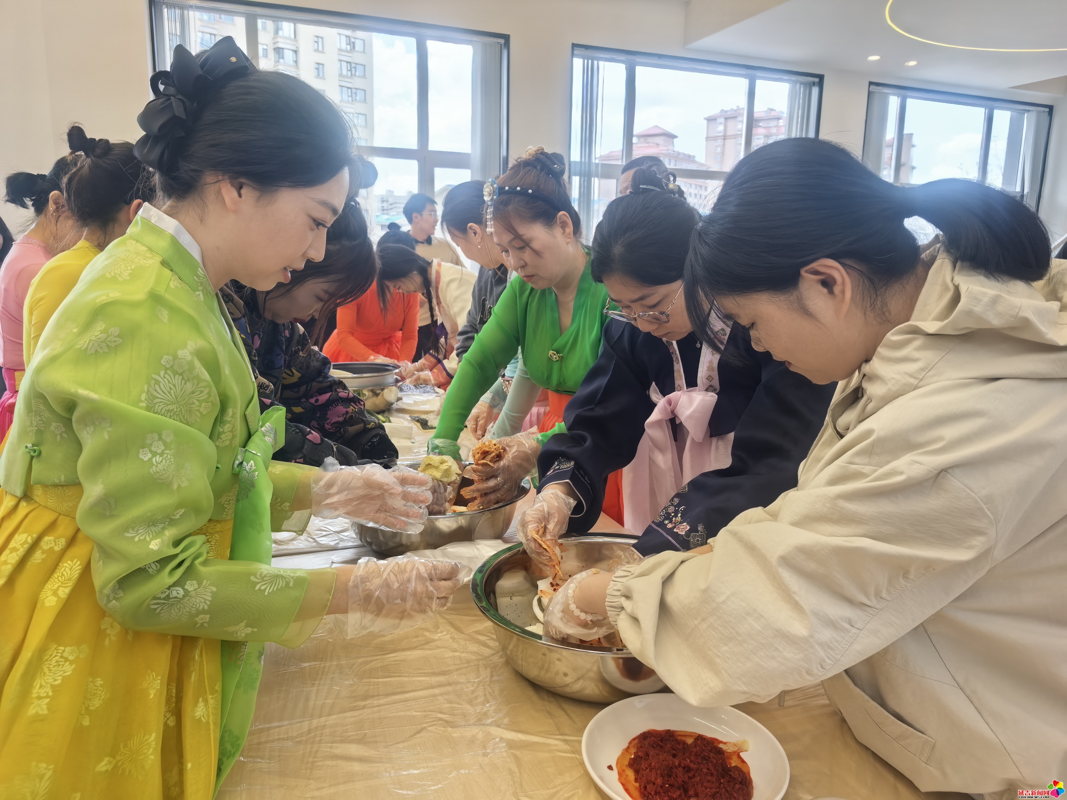 多彩延邊 探邊境春韻｜聽，秦皇島通化游客在社區(qū)的歡聲笑語